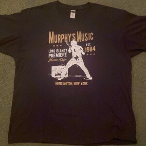 Guitar Shop T’s xl heavy Gildan tshirt in perfect condition. Black/gold